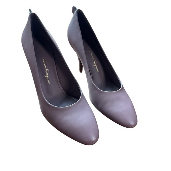 Salvatore Ferragamo Judy Cinder Rose Gancini Logo Pumps Size 6.5 C - Picture 6 of 7